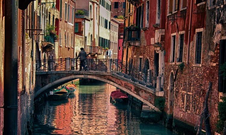 Discover the Top 5 Cities for a Walking Tour