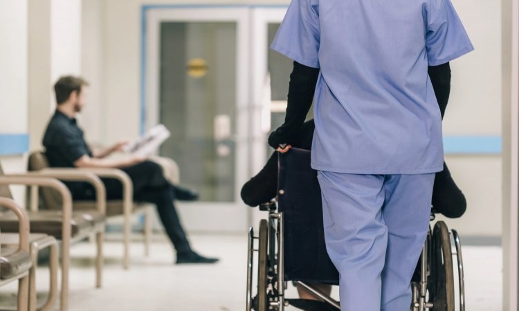 How to Walk With a Cane After Hip Surgery